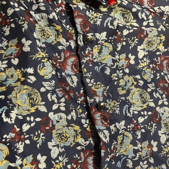 ❤️Silverstone Button Up - Picture 4 of 5